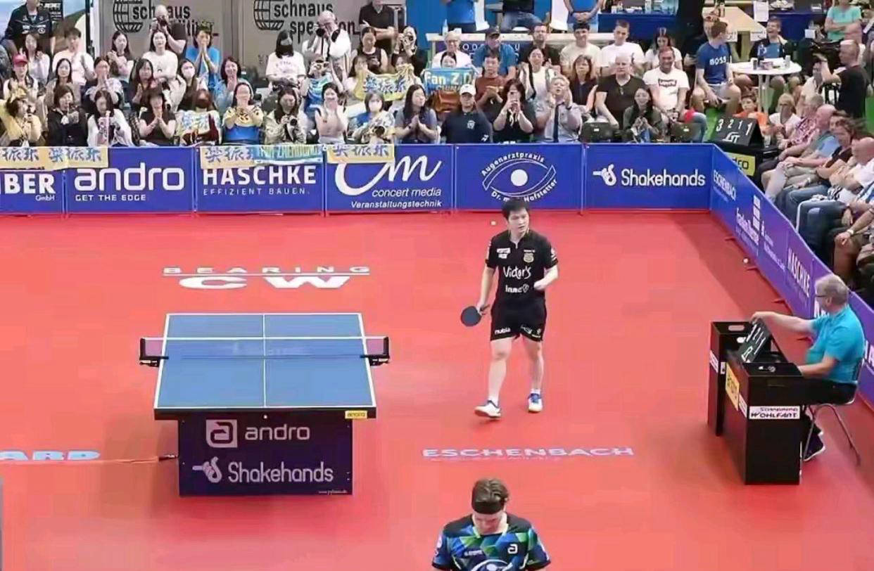樊振东在德甲首战中的胜利展现出顽强拼搏精神