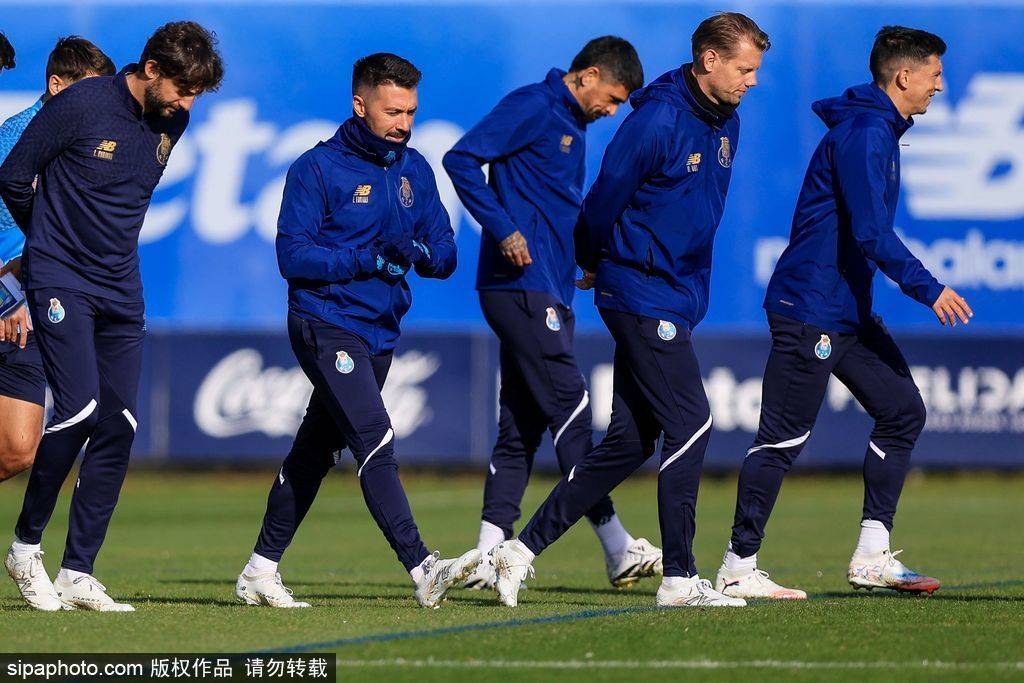 恐怖!法甲极端球迷不满球队连败 爆头自家球员+追打总监